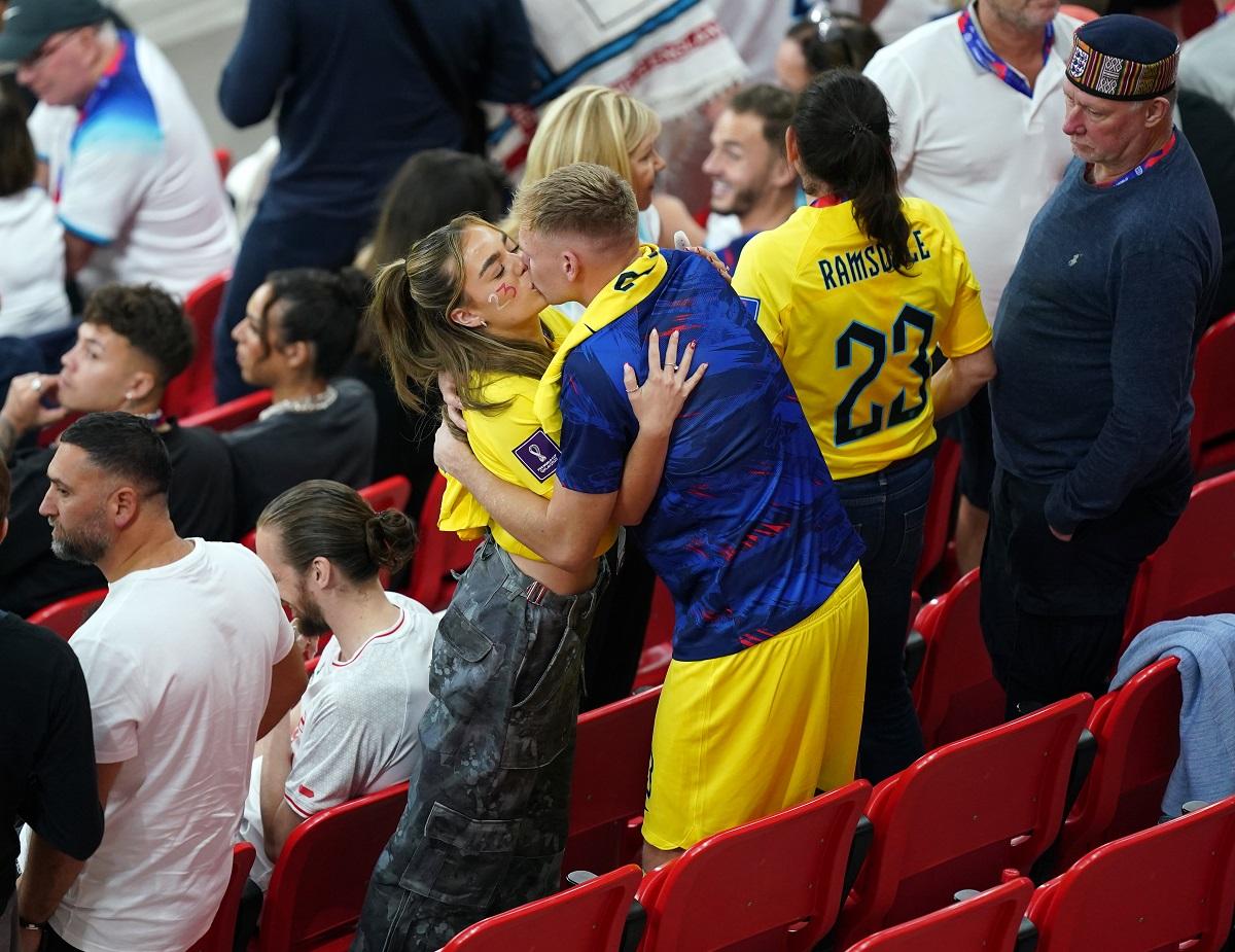 Aaron Ramsdale and Georgina Irwin Kiss in FIFA 2022