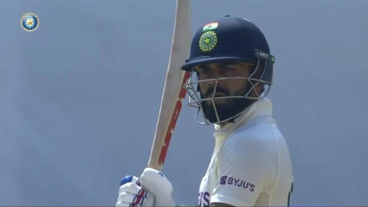 Virat Kohli Showed Angrily